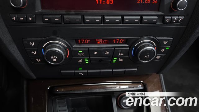 BMW 3 Series (E90) 320i Sedan 2011 — фото 16