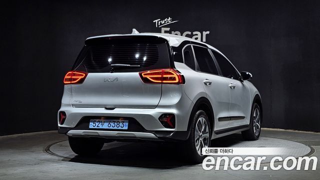 Kia Niro Plus Air 2023 — фото 2