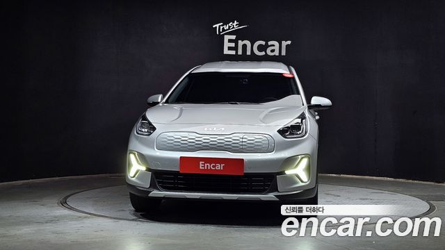 Kia Niro Plus Air 2023 — фото 3