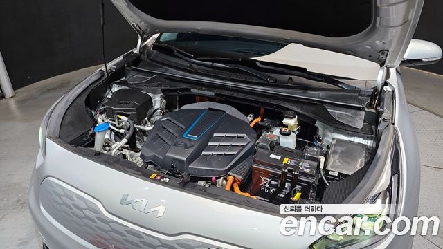 Kia Niro Plus Air 2023 — фото 6