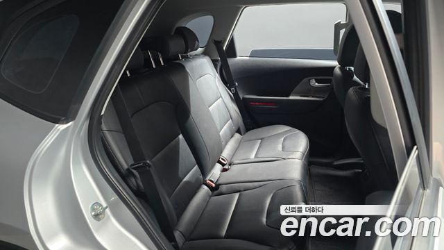 Kia Niro Plus Air 2023 — фото 11