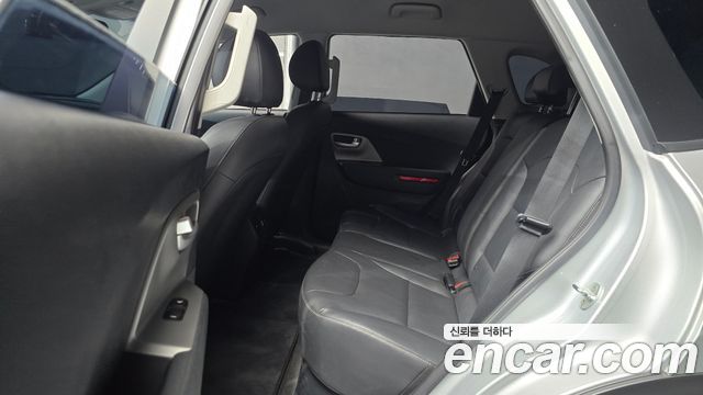 Kia Niro Plus Air 2023 — фото 12