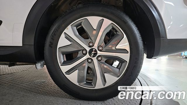 Kia Niro Plus Air 2023 — фото 21