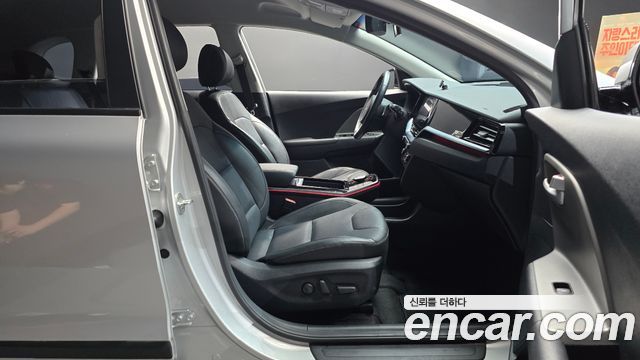 Kia Niro Plus Air 2023 — фото 26