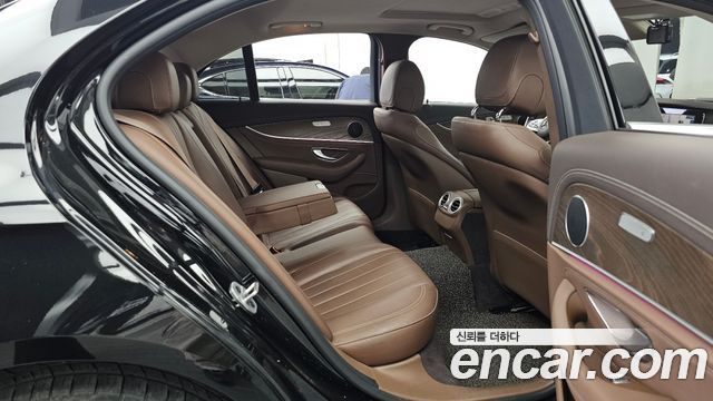 Mercedes-Benz E-Class (W213) E220d 4MATIC Exclusive 2020 — фото 12