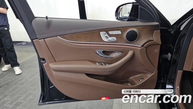 Mercedes-Benz E-Class (W213) E220d 4MATIC Exclusive 2020 — фото 24