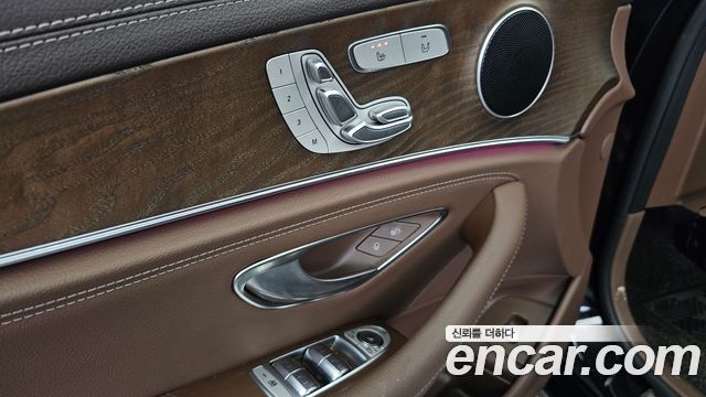 Mercedes-Benz E-Class (W213) E220d 4MATIC Exclusive 2020 — фото 31