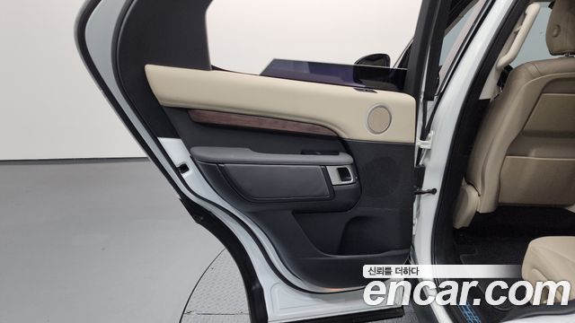 Land Rover Discovery 5 3.0 SD6 HSE 2019 — фото 25