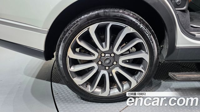 Land Rover Range Rover (IV) 4.4 SDV8 AB LWB DIESEL 2017 — фото 5