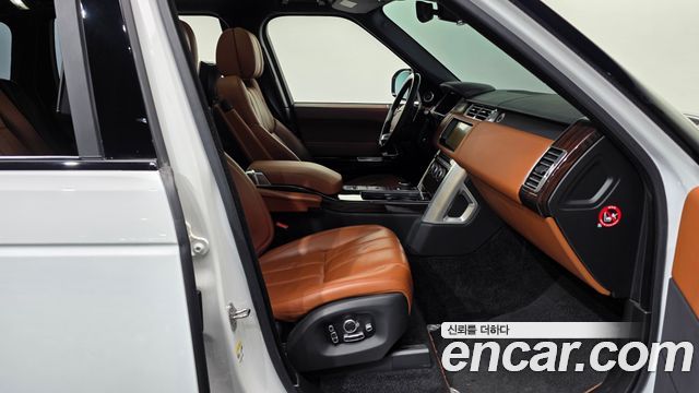 Land Rover Range Rover (IV) 4.4 SDV8 AB LWB DIESEL 2017 — фото 11