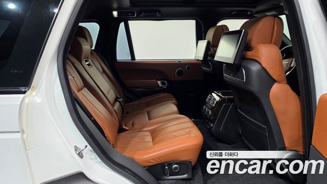 Land Rover Range Rover (IV) 4.4 SDV8 AB LWB DIESEL 2017 — фото 12
