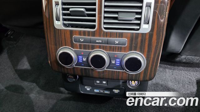 Land Rover Range Rover (IV) 4.4 SDV8 AB LWB DIESEL 2017 — фото 19