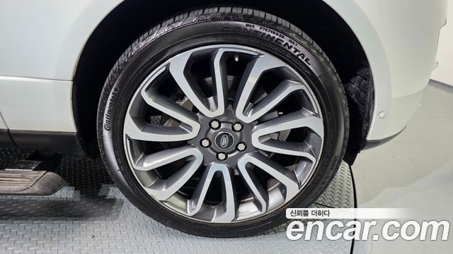 Land Rover Range Rover (IV) 4.4 SDV8 AB LWB DIESEL 2017 — фото 21