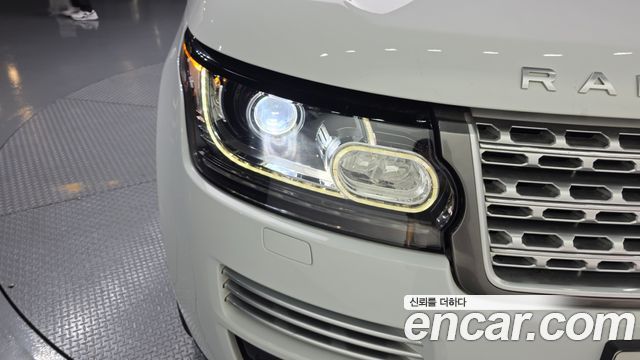 Land Rover Range Rover (IV) 4.4 SDV8 AB LWB DIESEL 2017 — фото 22