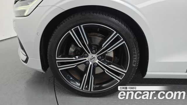 Volvo S60 (III) T5 Inscroption 2020 — фото 5