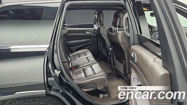 Jeep Grand Cherokee 3.0 Diesel Overland WK2 2018 — фото 15