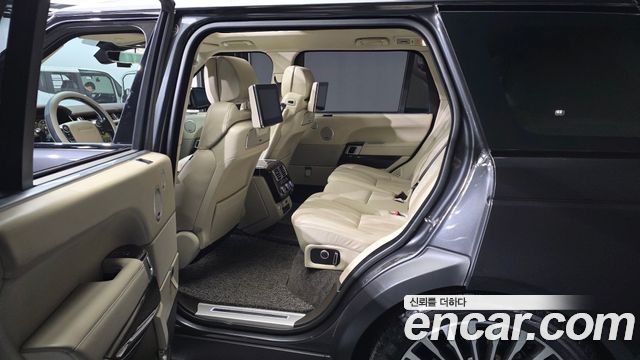 Land Rover Range Rover (IV) 4.4 SDV8 AB LWB DIESEL 2017 — фото 11