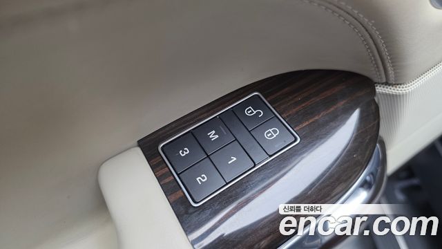 Land Rover Range Rover (IV) 4.4 SDV8 AB LWB DIESEL 2017 — фото 16