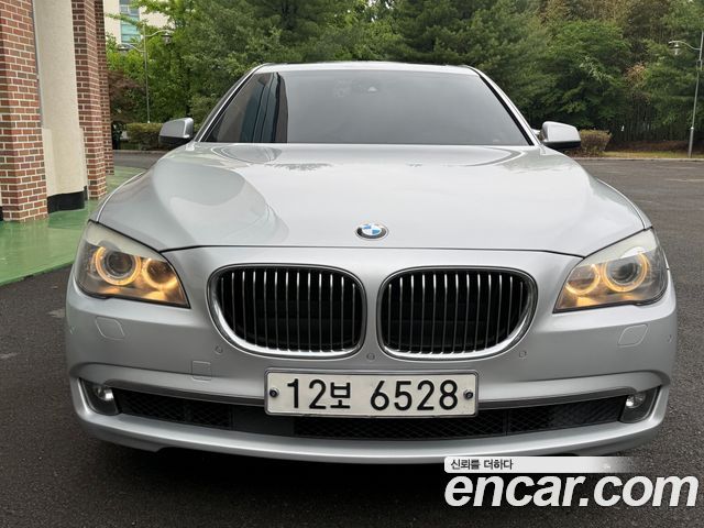 BMW 7 Series (F01) 740Li