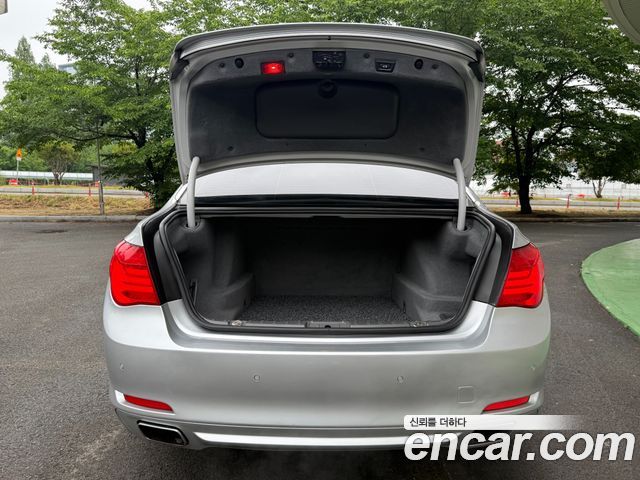 BMW 7 Series (F01) 740Li 2011 — фото 16