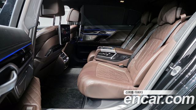BMW 7 Series (G11) 740Li xDrive M Sport Package 2022 — фото 12