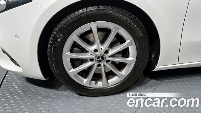 Mercedes-Benz A-Class (W177) A220 Hatchback 2020 — фото 5