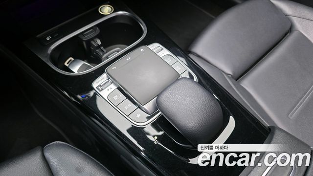 Mercedes-Benz A-Class (W177) A220 Hatchback 2020 — фото 18