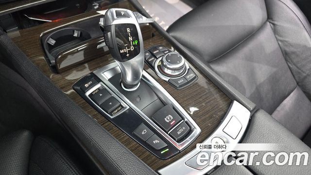 BMW 7 Series (F01) 750Li 2011 — фото 9