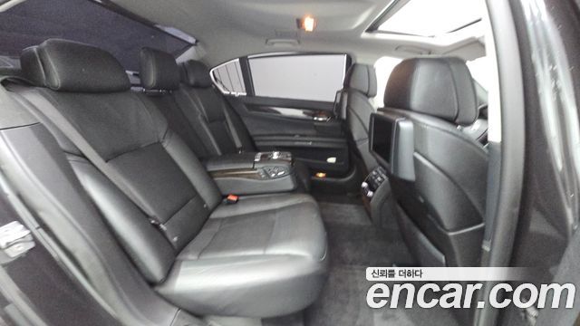BMW 7 Series (F01) 750Li 2011 — фото 12