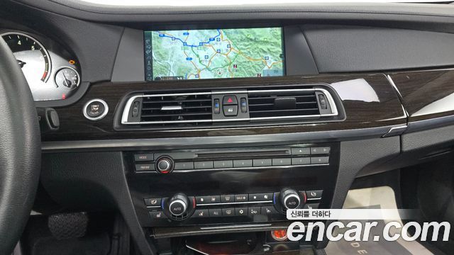 BMW 7 Series (F01) 750Li 2011 — фото 14