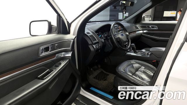 Ford Explorer 2.3 Limited 4WD 5th 2019 — фото 10