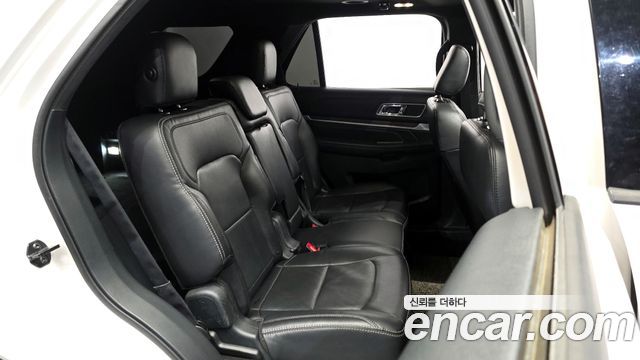 Ford Explorer 2.3 Limited 4WD 5th 2019 — фото 11
