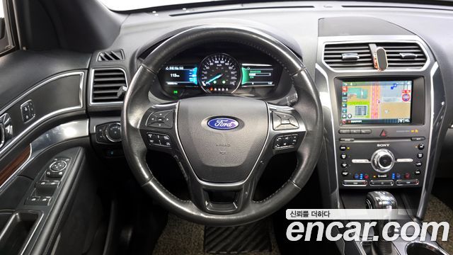 Ford Explorer 2.3 Limited 4WD 5th 2019 — фото 13