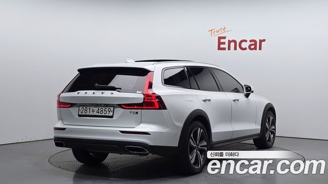 Volvo V60 Cross Country (II) T5 Pro AWD 2020 — фото 2