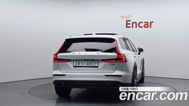 Volvo V60 Cross Country (II) T5 Pro AWD 2020 — фото 4