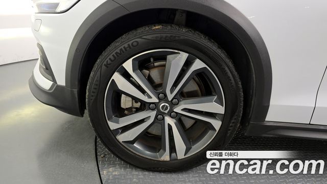 Volvo V60 Cross Country (II) T5 Pro AWD 2020 — фото 5
