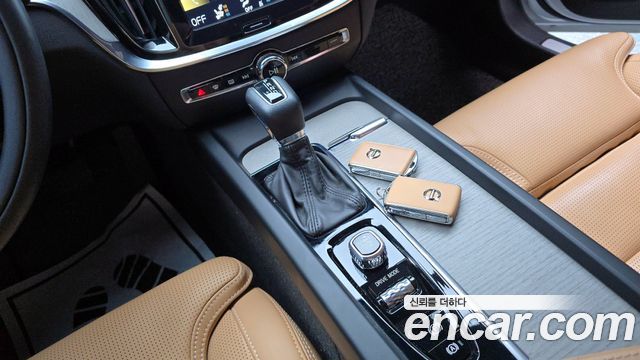 Volvo V60 Cross Country (II) T5 Pro AWD 2020 — фото 9