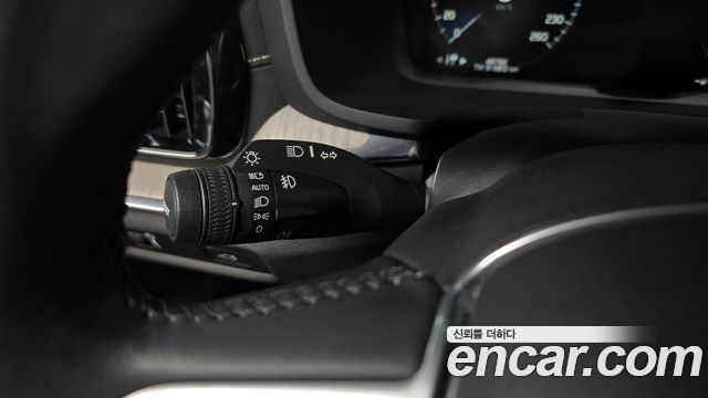 Volvo V60 Cross Country (II) T5 Pro AWD 2020 — фото 18
