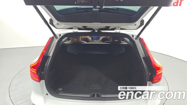 Volvo V60 Cross Country (II) T5 Pro AWD 2020 — фото 20