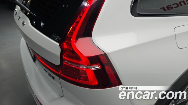 Volvo V60 Cross Country (II) T5 Pro AWD 2020 — фото 23