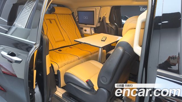 Kia Carnival (IV) Gasoline 9-seater Limousine(Special vehicle) 2023 — фото 12