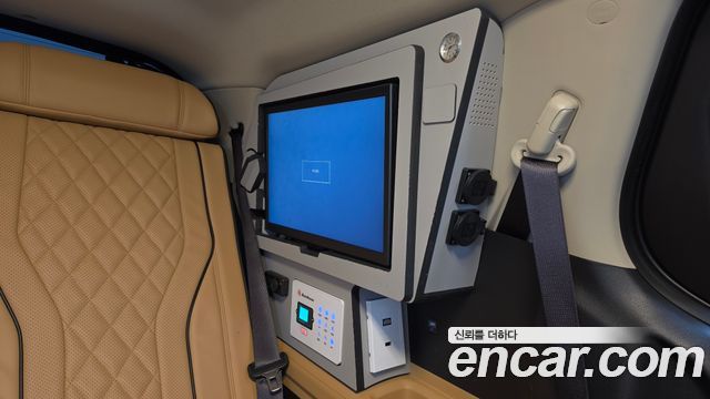 Kia Carnival (IV) Gasoline 9-seater Limousine(Special vehicle) 2023 — фото 13