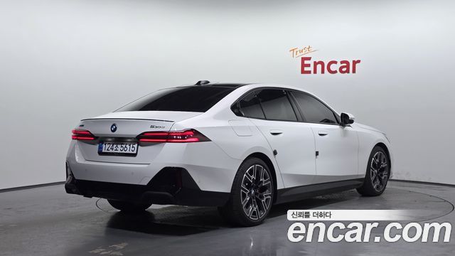 BMW 5 Series (G60) 530e xDrive M Sport Pro 2026 — фото 2