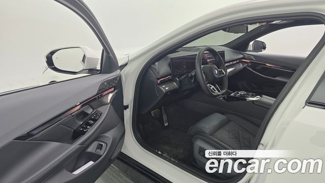 BMW 5 Series (G60) 530e xDrive M Sport Pro 2026 — фото 10