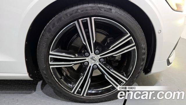 Volvo S60 (III) T5 Inscroption 2020 — фото 21