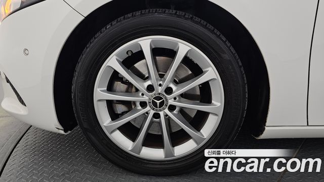 Mercedes-Benz A-Class (W177) A220 Sedan 2020 — фото 5