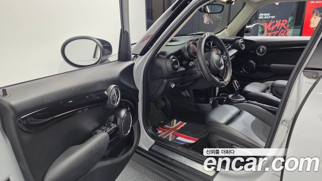 MINI Cooper 5Door HIGH 3rd 2020 — фото 10