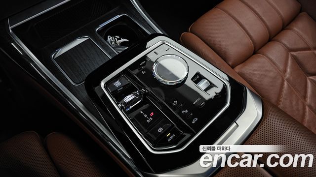BMW 7 Series (G70) 740i xDrive M Sport 2024 — фото 9