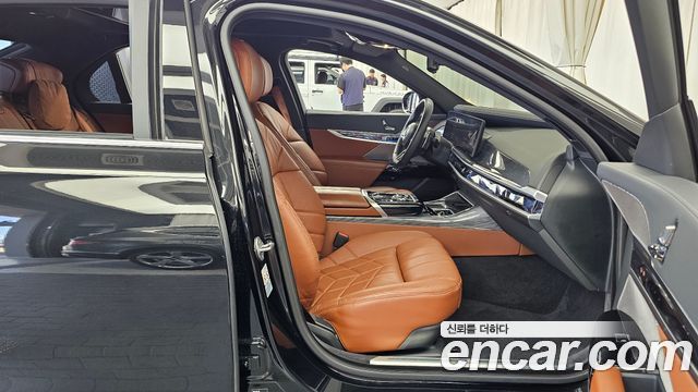 BMW 7 Series (G70) 740i xDrive M Sport 2024 — фото 11