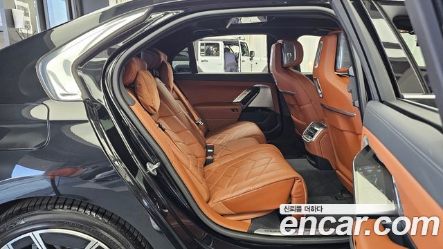 BMW 7 Series (G70) 740i xDrive M Sport 2024 — фото 12
